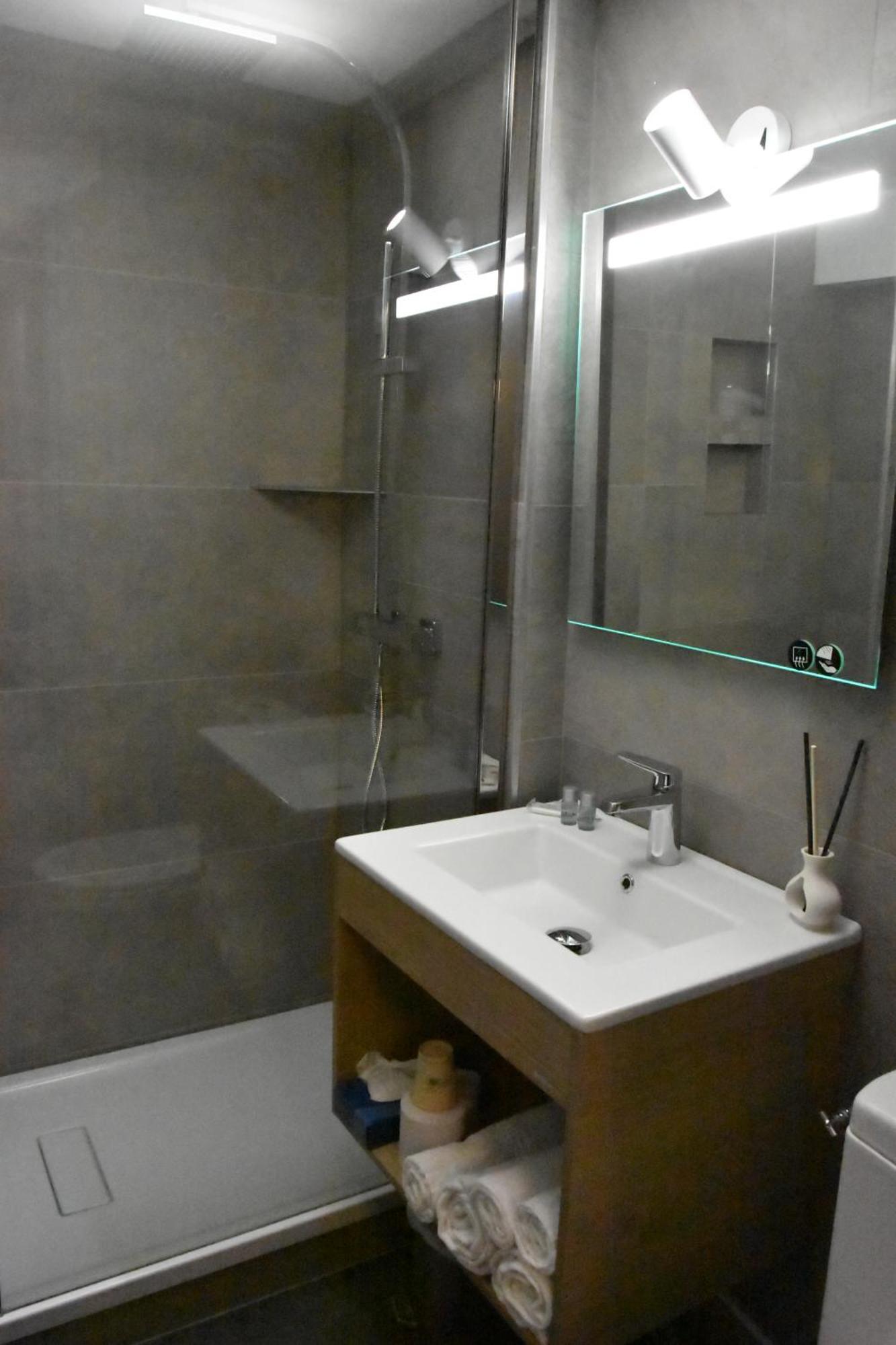 Le Saint Sebastien Hotel Blendecques Bagian luar foto